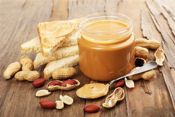 Thành phẩm bơ đậu phộng sánh mịn, vàng óng tự làm tại nhà