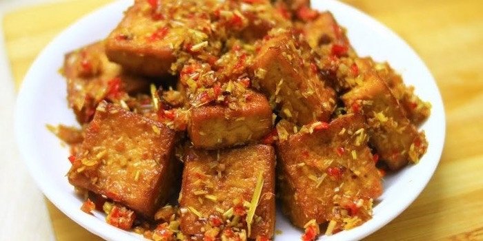 Thành phẩm đậu hũ chiên sả vàng giòn, thơm ngon