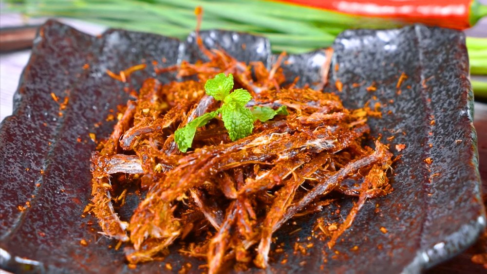 Thành phẩm khô bò xé sợi sau khi sấy, thơm ngon và hấp dẫn