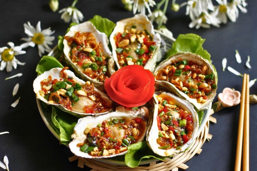 Thành phẩm món hàu nướng mỡ hành béo ngậy, vàng ruộm hấp dẫn sau khi hoàn thành.