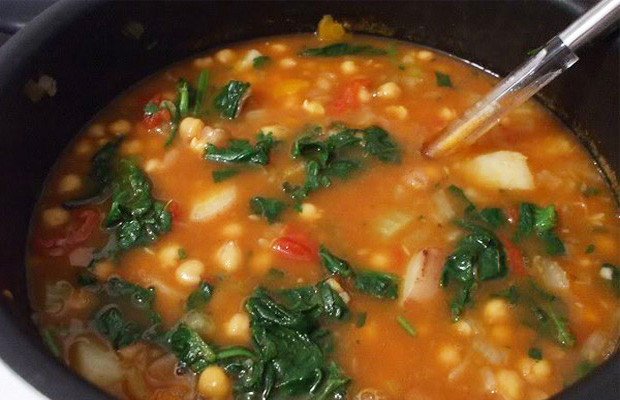 Thành phẩm món súp gà Ý nóng hổi thơm ngon