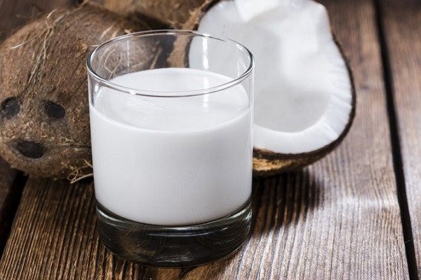 Thành phẩm nước cốt dừa trắng mịn sau khi chế biến