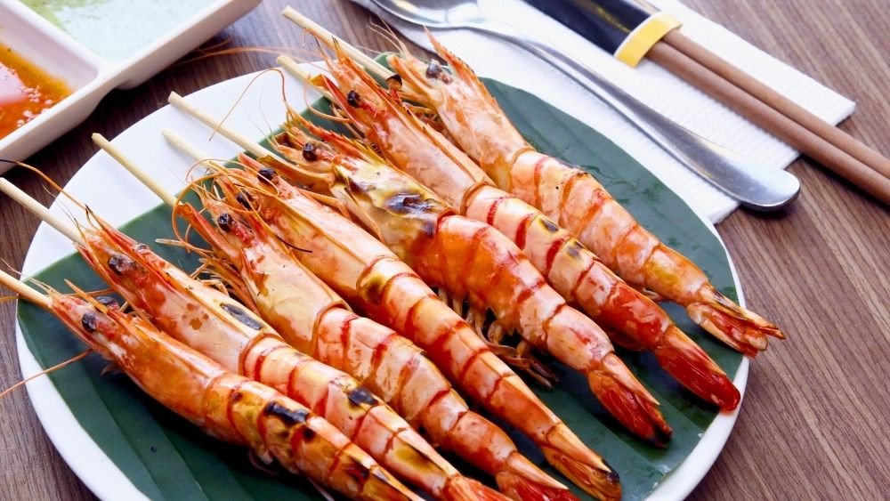 Thành phẩm tôm nướng muối ớt đỏ au, hấp dẫn