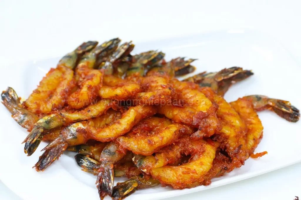 Thành phẩm tôm sấy ngũ vị dẻo ngon sau khi hoàn thành