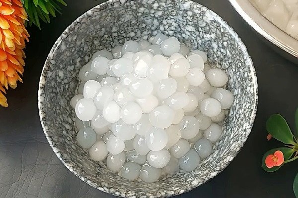 Thành phẩm trân châu trắng tự làm, dẻo dai và có độ trong nhất định.