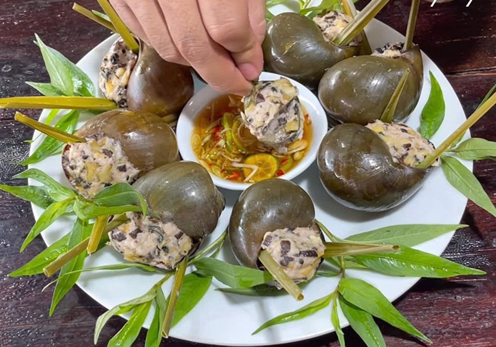 Thành phẩm và cách thưởng thức ốc bươu nhồi thịt hấp sả