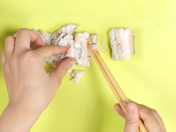Thịt cá lóc đã lọc xương dằm nhuyễn nấu cháo cho bé
