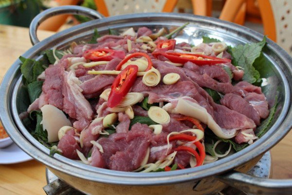 Thịt dê hấp tía tô là món ăn dinh dưỡng nhưng cần lưu ý khi thưởng thức