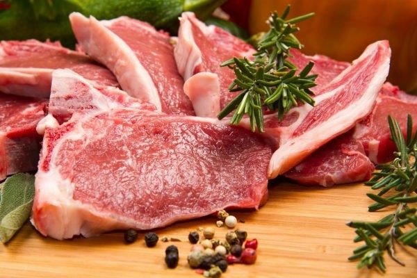 Thịt dê tươi ngon chuẩn bị cho món lẩu hầm thuốc bắc