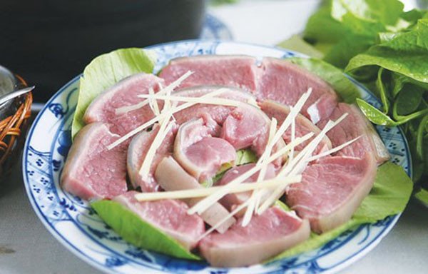 Bí Quyết Nấu Thịt Dê Xào Sả Ớt Thơm Ngon Chuẩn Vị Thịt dê tươi sau khi sơ chế chuẩn bị cho món dê xào sả ớt