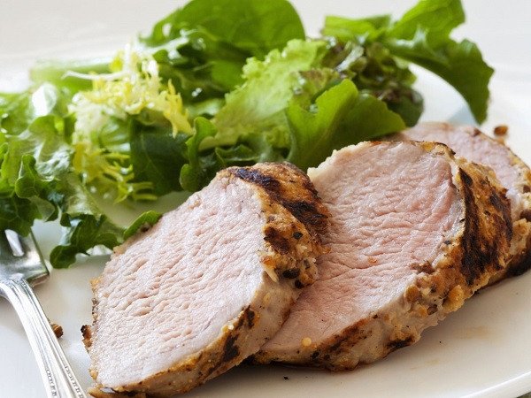 Thịt heo nướng kèm rau củ là lựa chọn Eat Clean hấp dẫn cho bữa tối