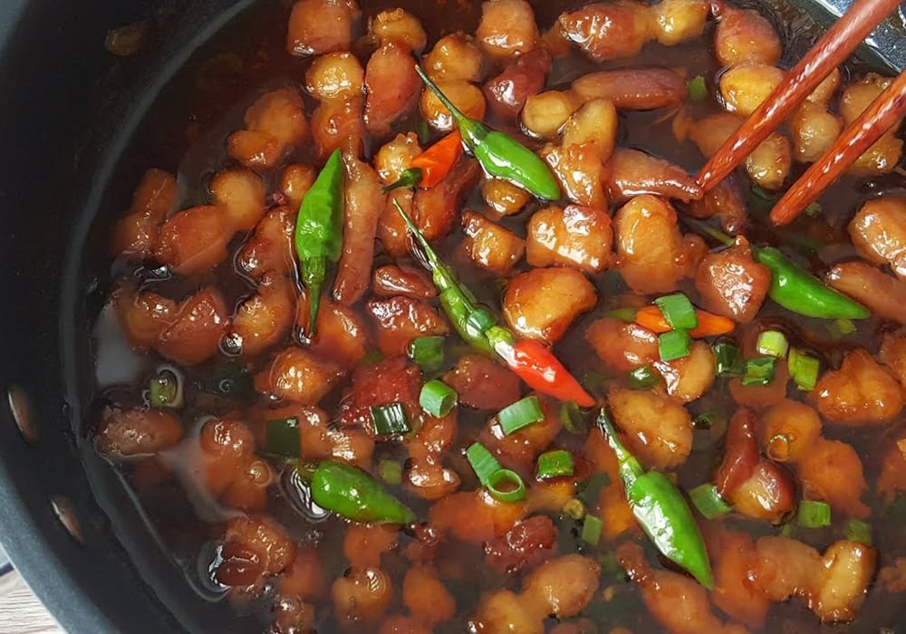 Thịt kho quẹt đậm đà, chấm rau củ