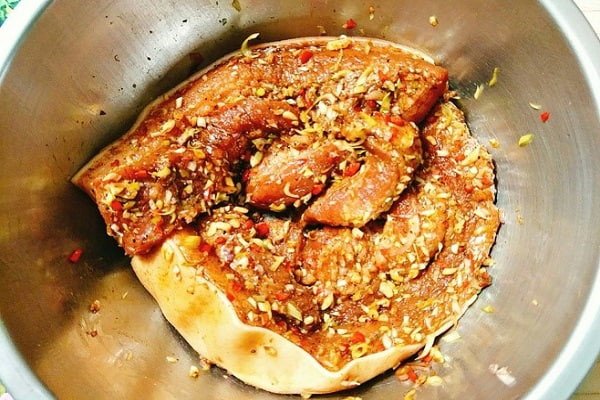 Thịt nướng ướp sả sẽ rất thơm và đậm đà hương vị truyền thống