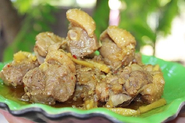 Thịt vịt kho gừng thơm lừng với màu sắc hấp dẫn