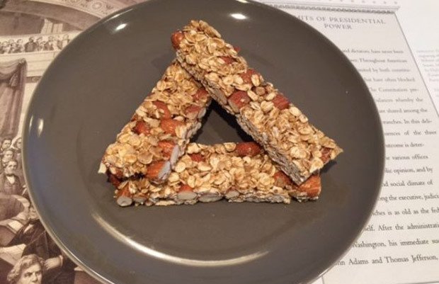 Thưởng thức Granola giòn ngon, bữa sáng bổ dưỡng hoặc món ăn vặt lành mạnh