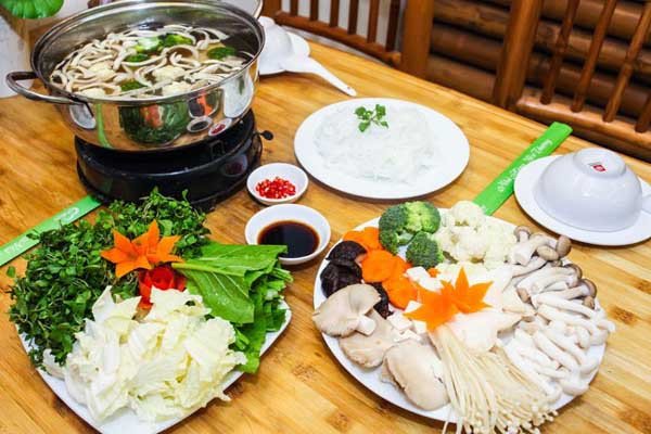 Thưởng thức món lẩu mắm chay hấp dẫn
