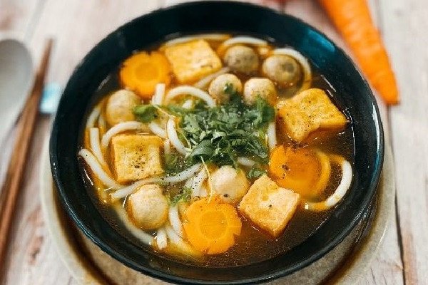 Tô bánh canh chay nóng hổi đậm đà hương vị