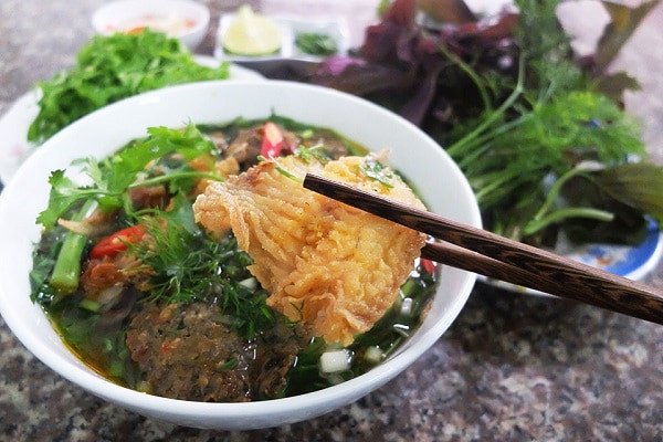 Bánh Đa Cá Rô Đồng: Bí Quyết Nấu Chuẩn Vị Đồng Bằng Bắc Bộ Tô bánh đa cá rô đồng thơm ngon chuẩn vị truyền thống