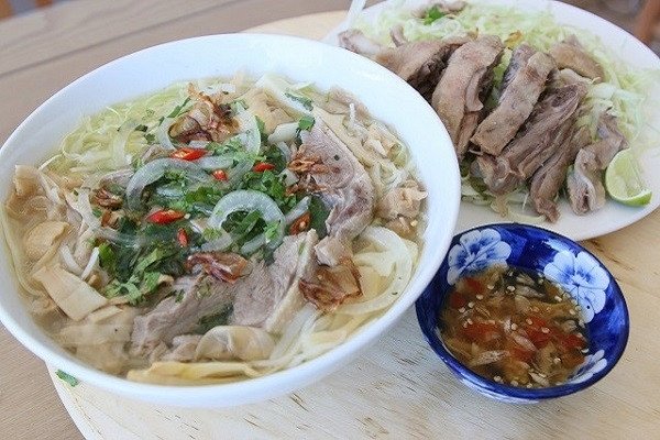 Tô bún măng vịt nóng hổi thơm ngon