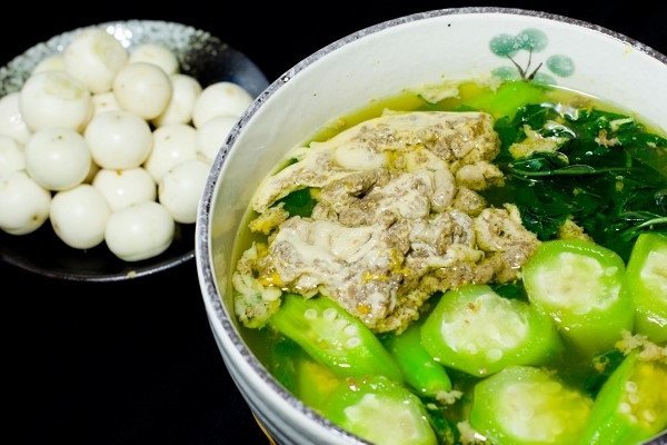Tô canh cua rau đay thanh mát cho bữa cơm ngày hè