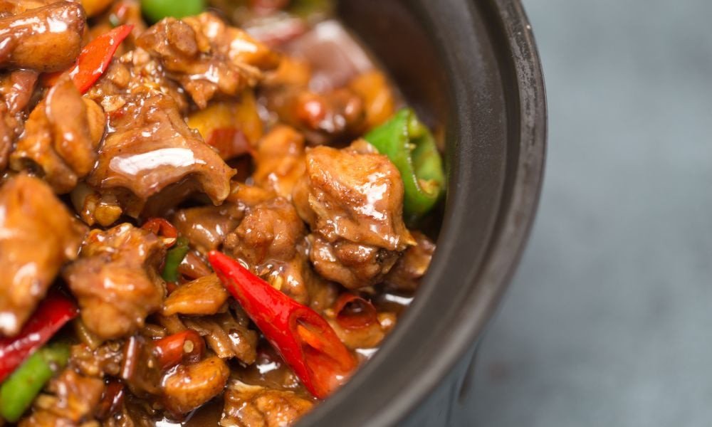 Tô canh gà hạt sen bùi bùi, thơm lừng với hạt sen trắng ngần