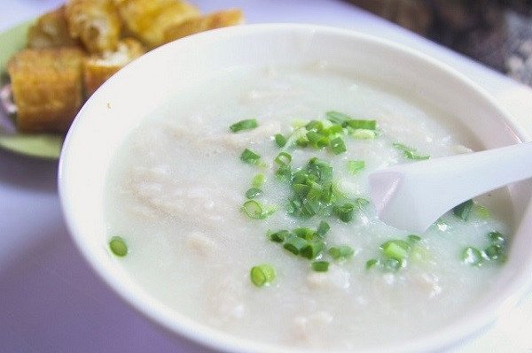 Tô cháo cá chép nóng hổi thơm lừng, bổ dưỡng cho bà bầu và trẻ nhỏ tại Nấu Chuẩn Ăn Ngon
