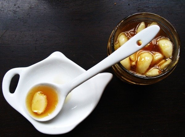 Tỏi ngâm mật ong bài thuốc tăng sức đề kháng tự nhiên