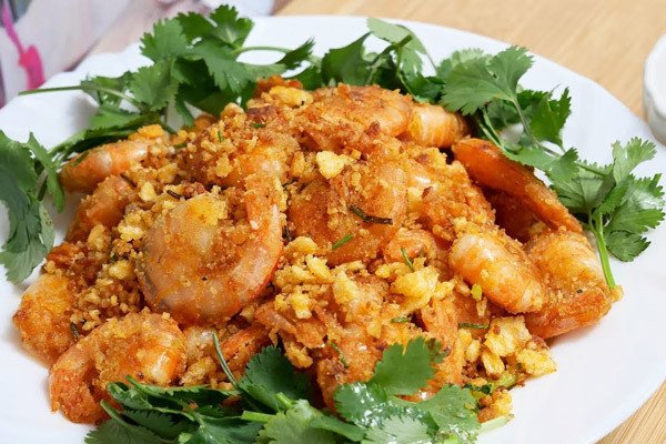 Tôm rang muối tỏi ớt vàng giòn, đậm đà hương vị