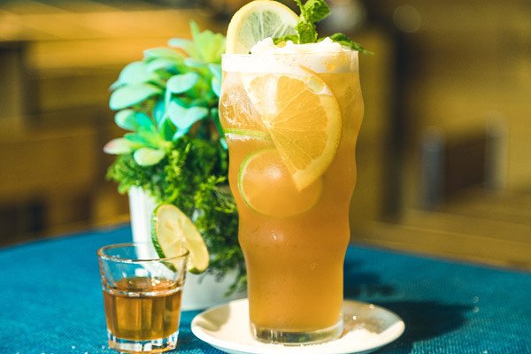 Trà chanh mật ong vàng óng, tươi mát, cách pha trà chanh đơn giản.