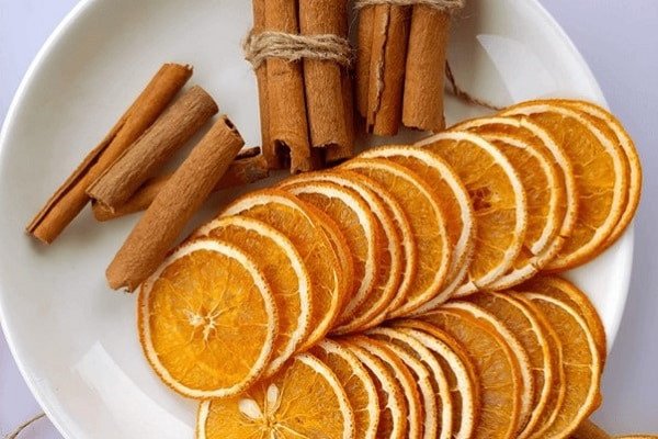Trà đào cam quế là thức uống có sự kết hợp giữa quế, cam và đào
