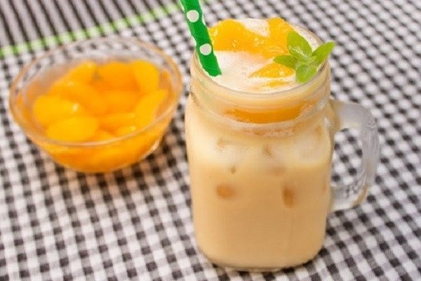 Trà đào sữa là món nước uống làm say đắm nhiều bạn trẻ hiện nay