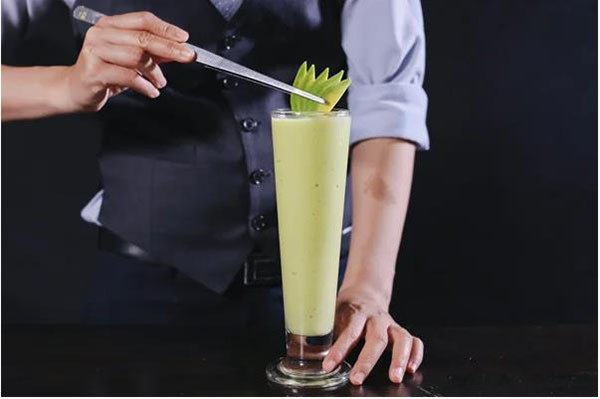 Trang trí sinh tố bơ truyền thống