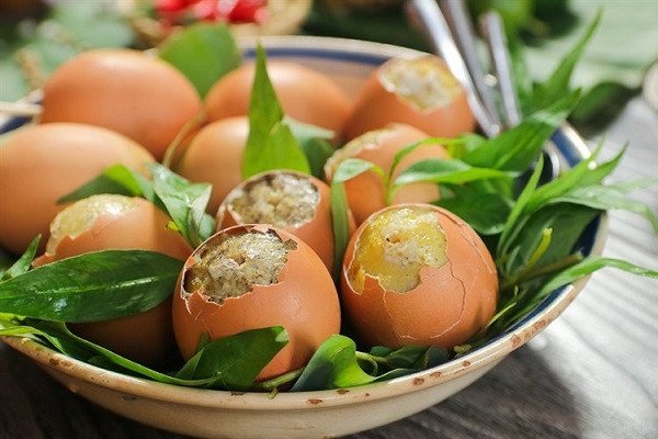 Trứng gà nướng Thái Lan hấp dẫn với màu vàng ươm