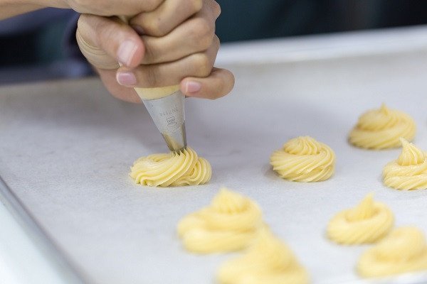 Túi bắt kem chuyên dụng giúp tạo hình vỏ bánh su kem đẹp mắt