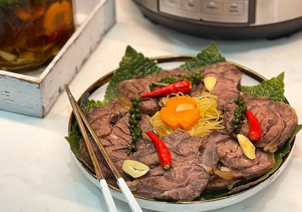 Từng lát bắp bò ngâm mắm giòn sần sật, thơm ngon hấp dẫn