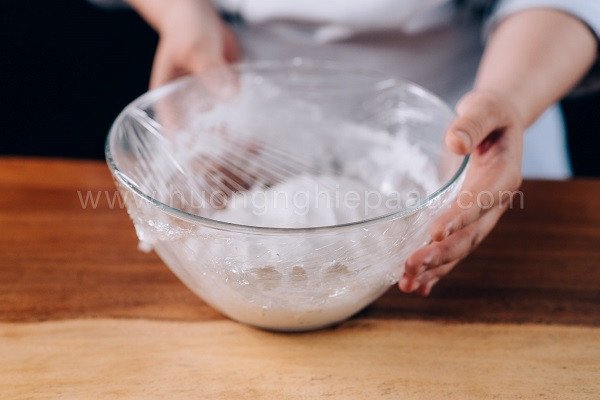 Ủ bột bánh cam mặn miền Tây để đạt độ nở hoàn hảo