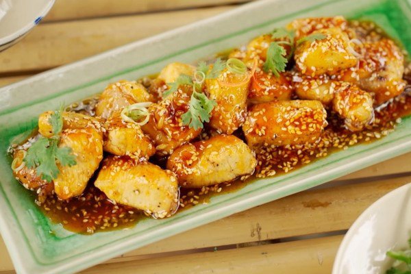Ức gà áp chảo sốt mật ong cam chua ngọt thơm ngon