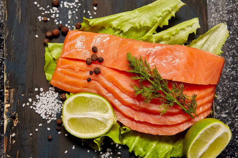 Ướp cá hồi với muối tiêu dầu oliu