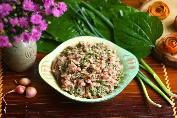 Ướp thịt làm chả lá lốt thơm ngon