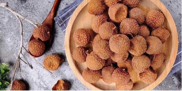 Vải sấy bằng nồi chiên không dầu giữ vị ngọt tự nhiên