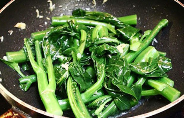 Xào cải rổ và thịt bò giữ độ giòn ngọt