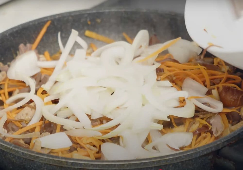 Xào lòng gà và rau củ
