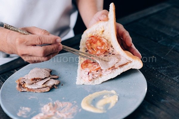 Bánh Mì Doner Kebab: Hương Vị Đường Phố Lôi Cuốn Xe bán bánh mì Doner Kebab
