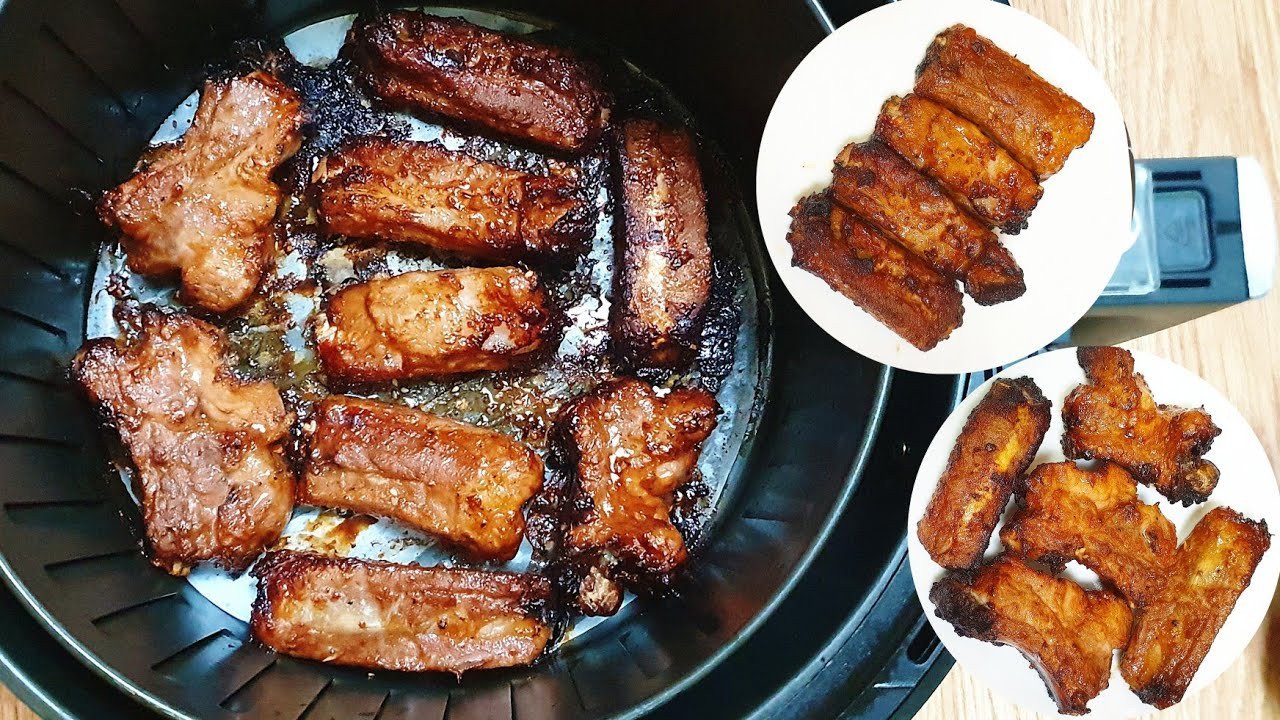 Xếp từng miếng sườn nướng đều trong nồi chiên không dầu