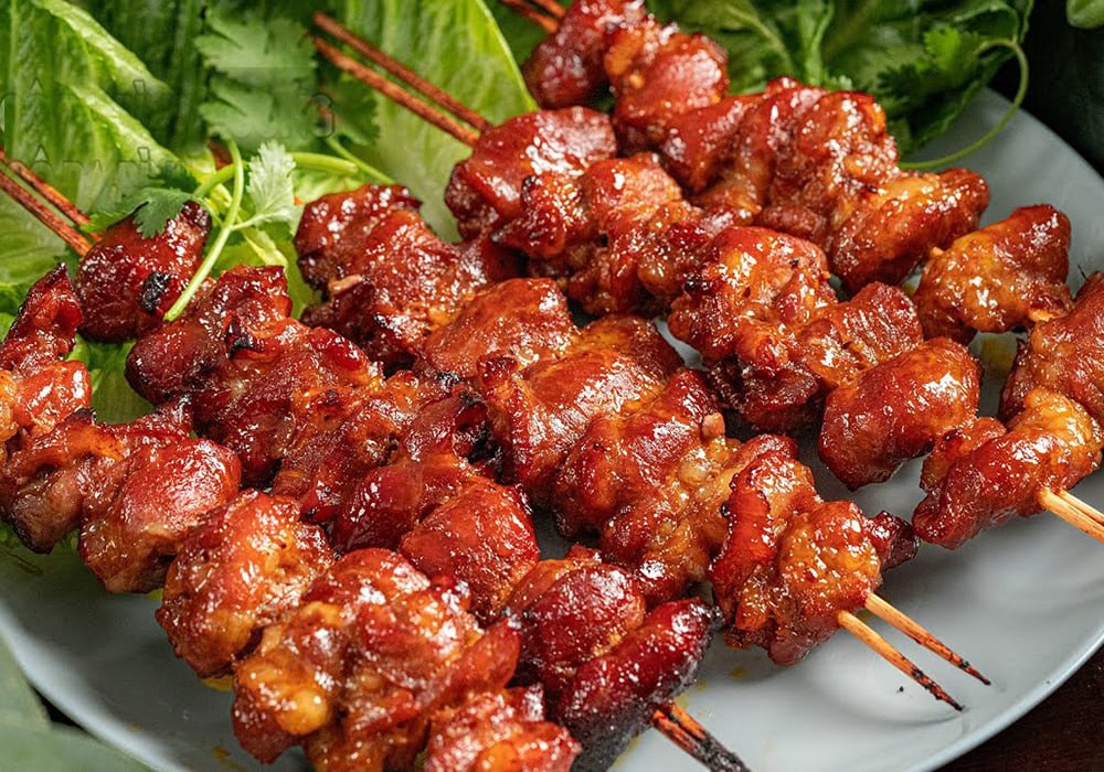 Xiên thịt ba chỉ nướng cùng rau củ hấp dẫn