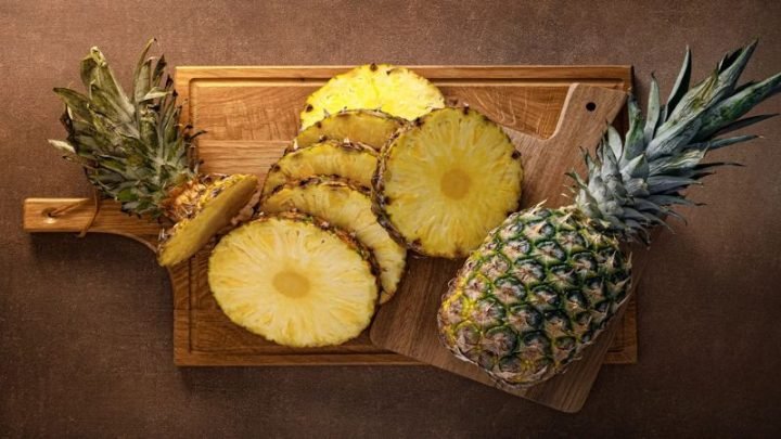 100g dứa tươi cung cấp khoảng 50 calo