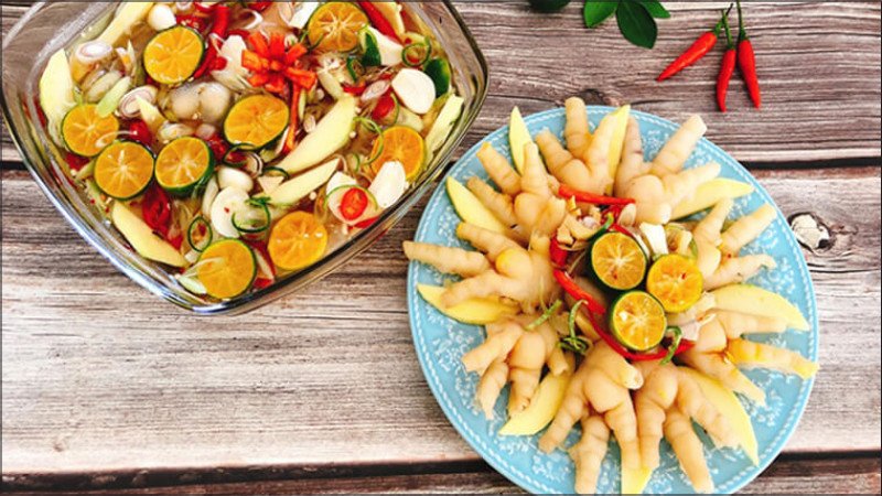Ăn chân gà kèm rau xanh và trái cây giúp cân bằng dinh dưỡng