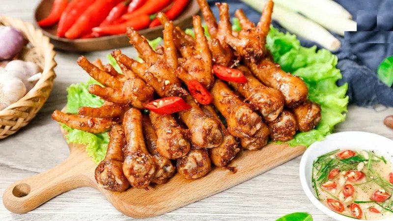 Ăn chân gà ngâm sả tắc bao nhiêu calo và có béo không