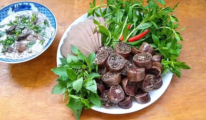Ăn lòng lợn nhồi tiết có béo không