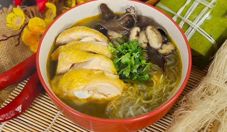 Ăn miến dong vào buổi sáng hoặc trưa tốt nhất